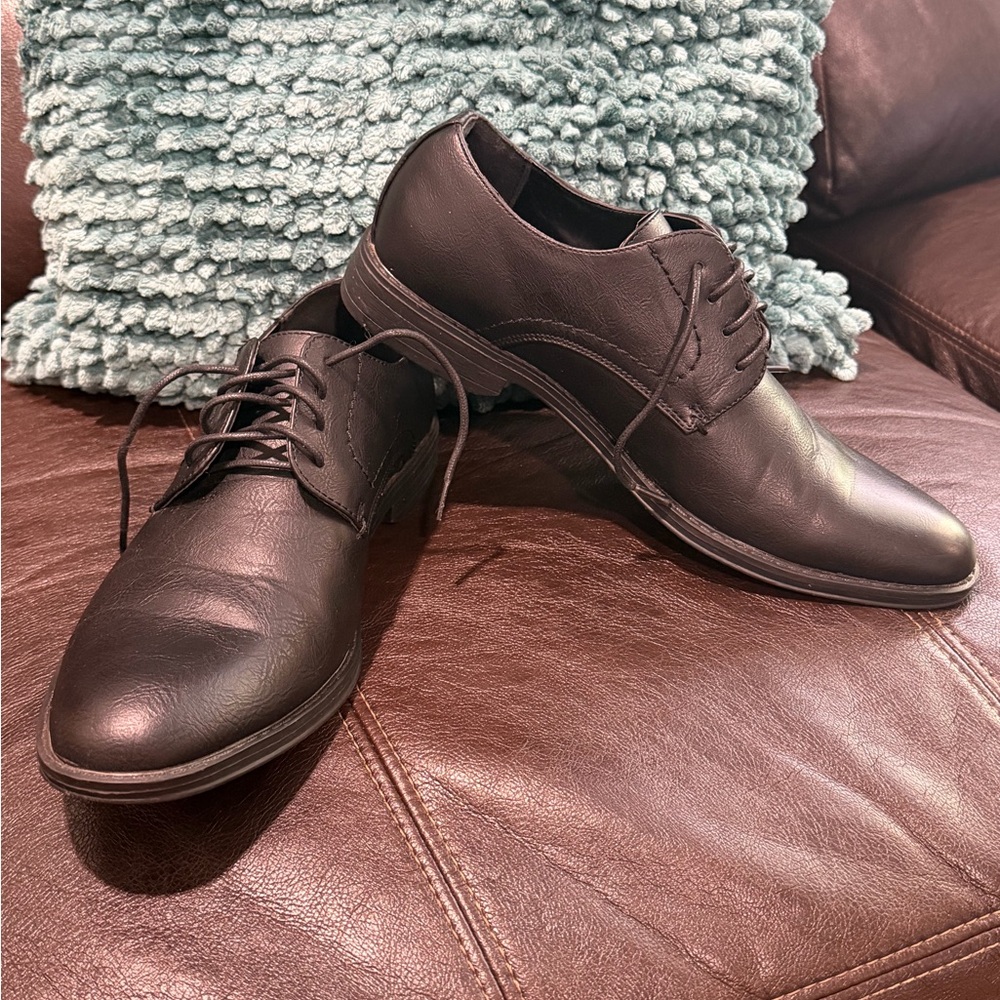 Mens size 7.5 black dress shoes